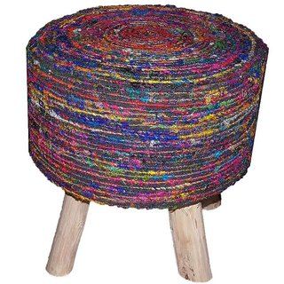 Oosterse kruk met zijde