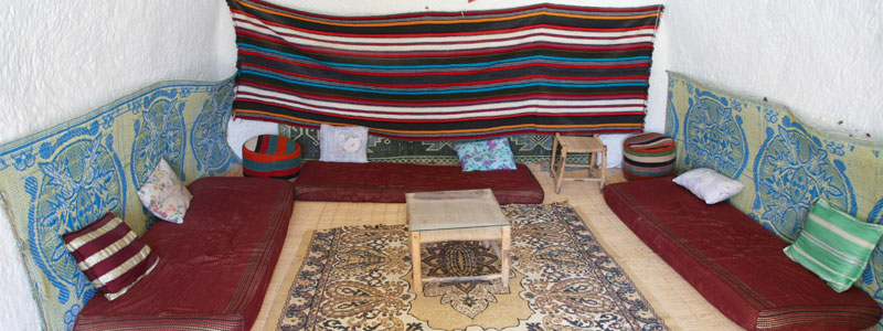 Kelims tegen de wanden voor warmte en decoratie