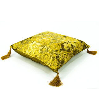 Taupe fluwelen kussen