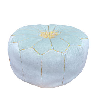 Licht aqua blauwe poef