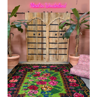 Rozenkelim vloerkleed 335x220cm