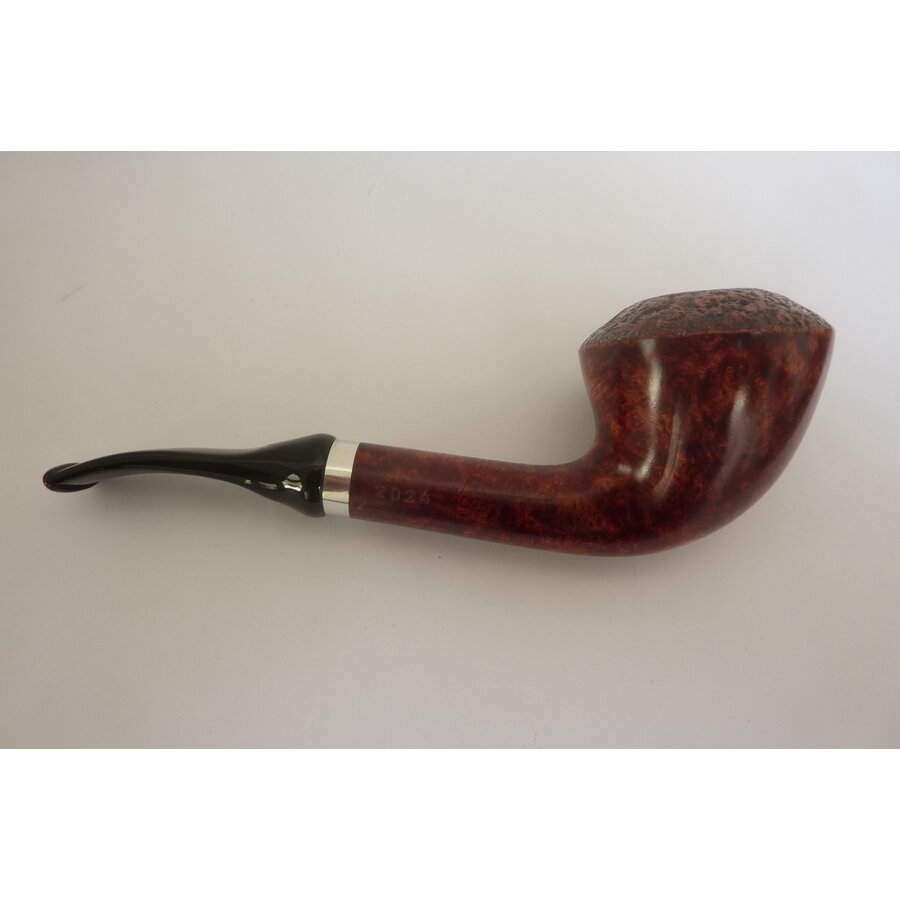 Pijp Vauen Pipe of the Year 2024 Smooth Rustic Top