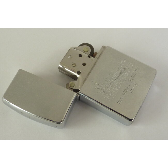 Aansteker Zippo U.S.S. John F. Kennedy CV-67 (NOS)