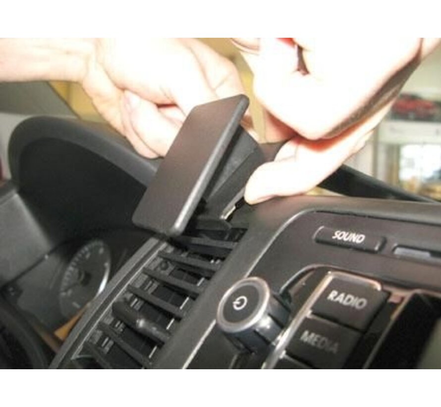 Proclip Volkswagen Caravelle/Multivan/T5 10-15 Center mount 854432