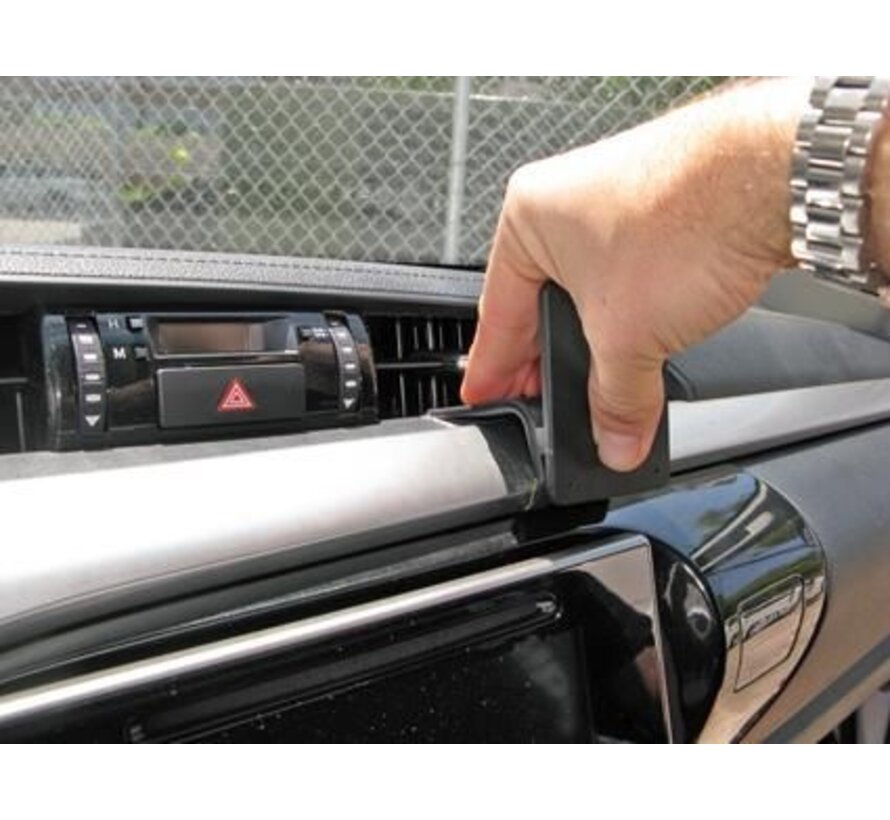 Proclip Toyota HiLux 2016- Angled mount 855176
