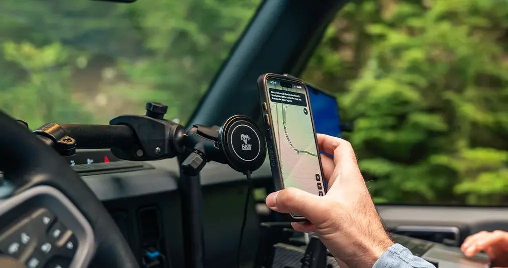 RAM® Mounts introduceert nieuwe Qi2 draadloze oplader