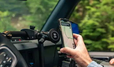 RAM® Mounts introduceert nieuwe Qi2 draadloze oplader