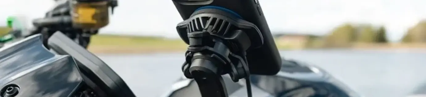 Wat zijn de beste telefoonhouders met draadloos opladen en vibratiedemper voor de motor?