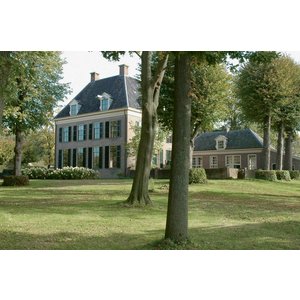 Arnichem - Buitenplaats aan de Vecht. Historie van huis en Haersterveer