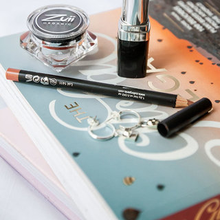 Natural & organic lip liner