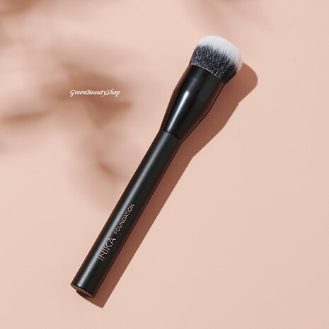 Inika Organic Pinceau de fond de teint