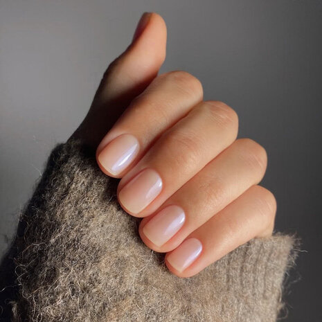 Kure Bazaar Light-reflecting Nail Polish Beige Kure Bazaar Light-reflecting Nail Polish Beige