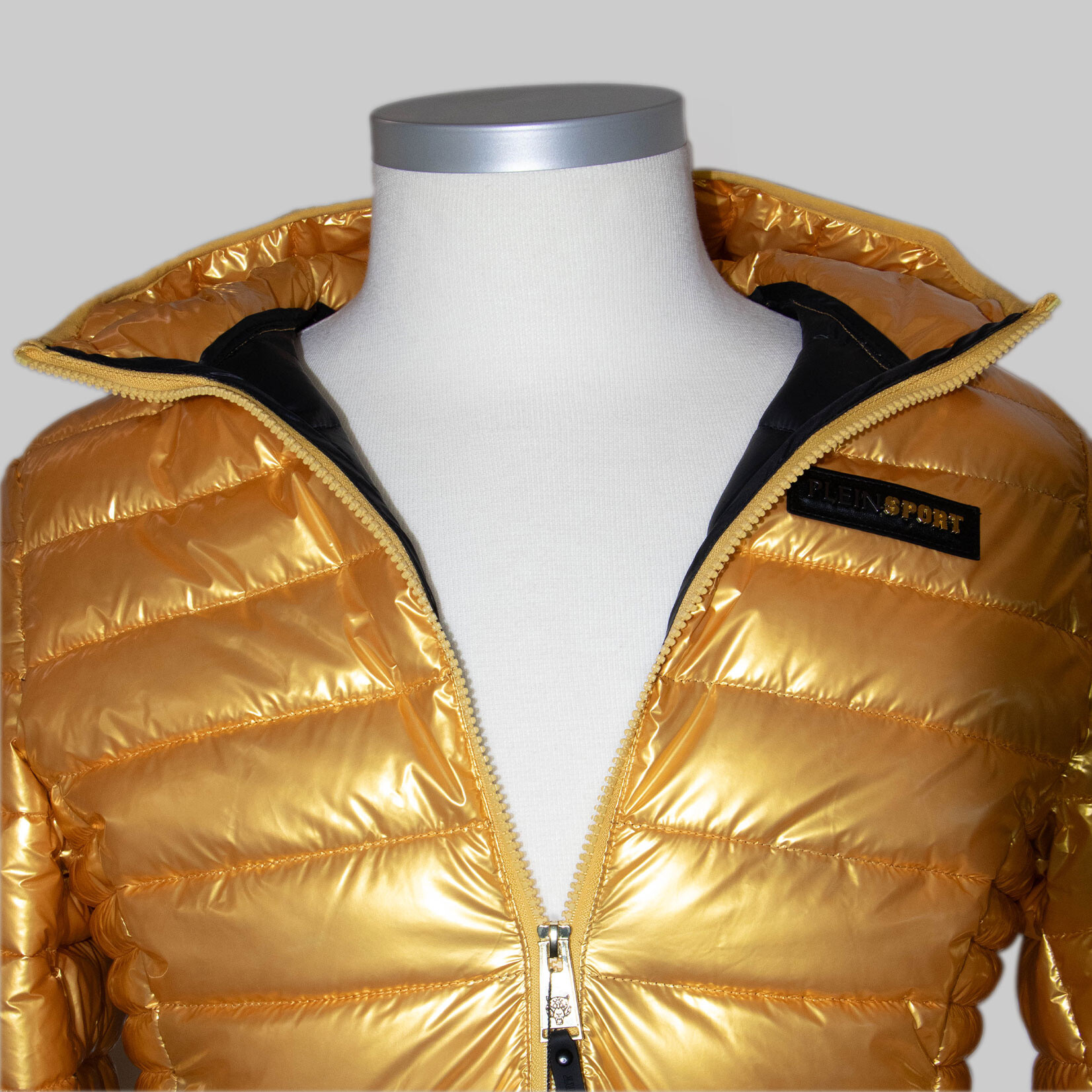 Plein Sport Plein Sport Winterjacke in Gold – Stilvolle Steppjacke für Damen