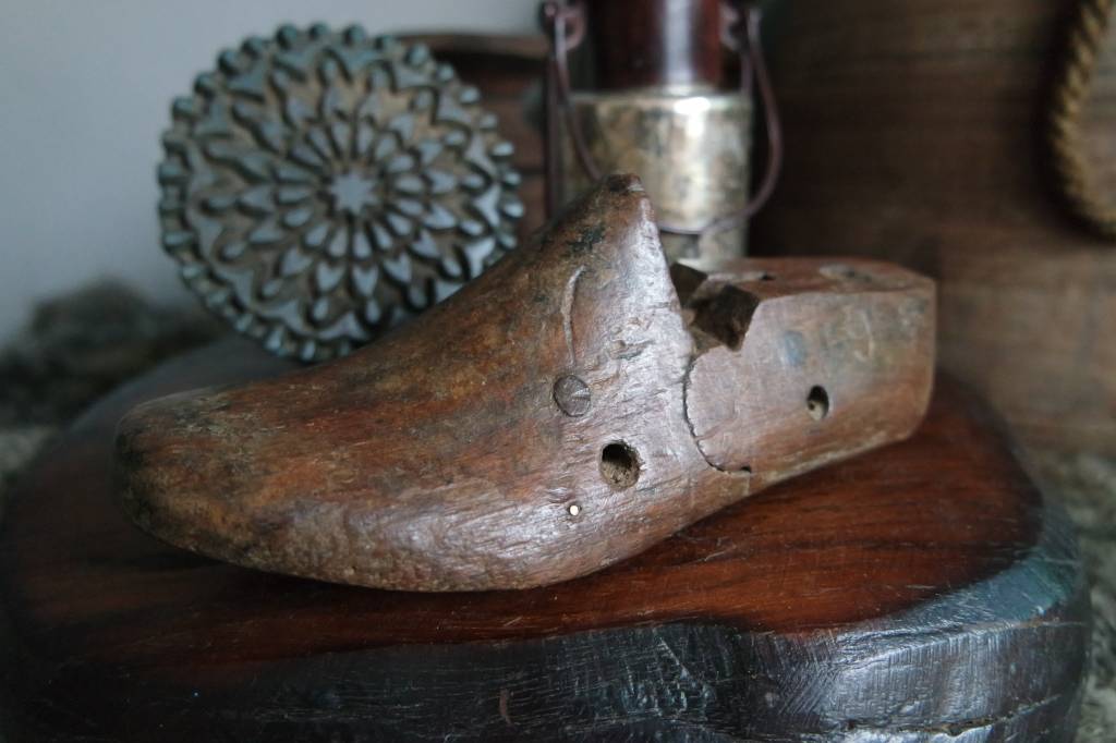 Oude houten schoenen mal