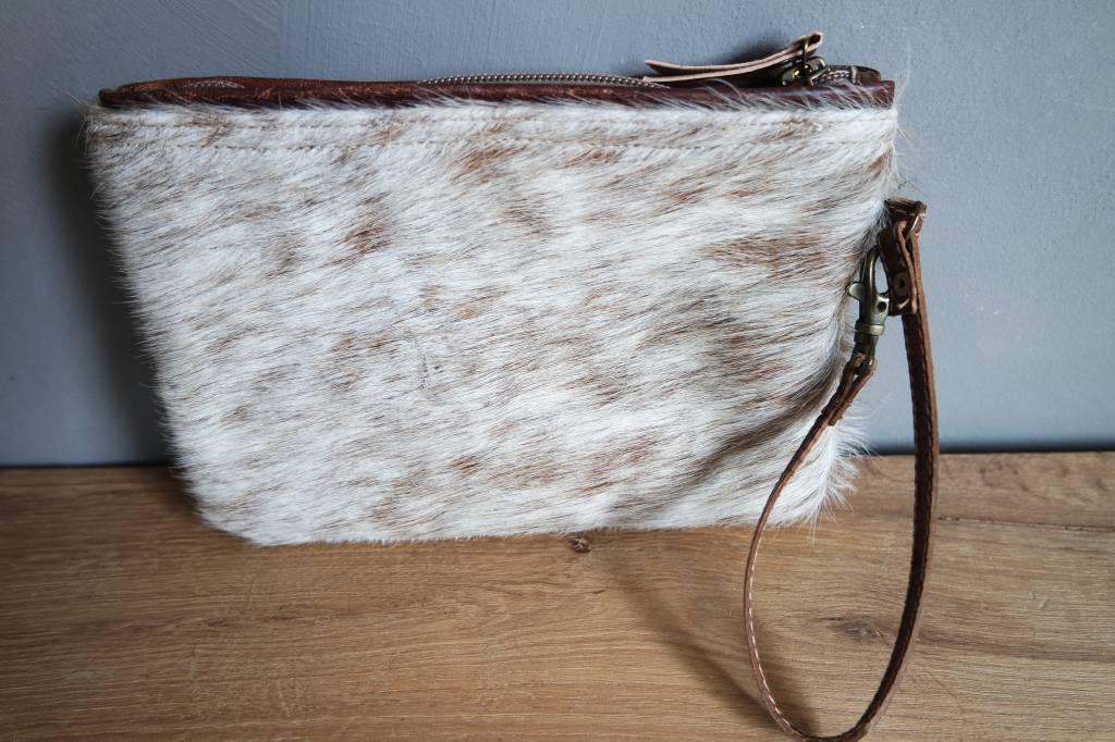 Koehuid clutch