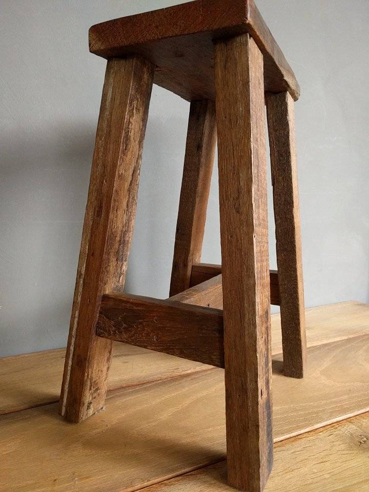 Oud teak houten krukje