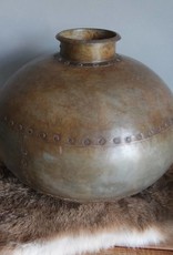 Oude ijzeren waterpot