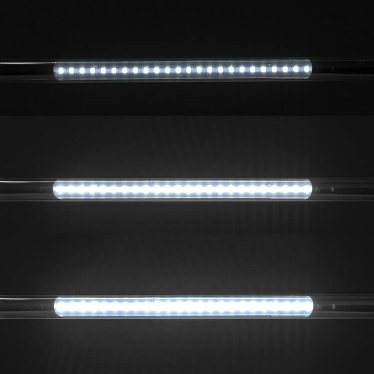 Mega Beauty Shop® LED Tafellamp Blauw met een flexibele arm op tafelklem.