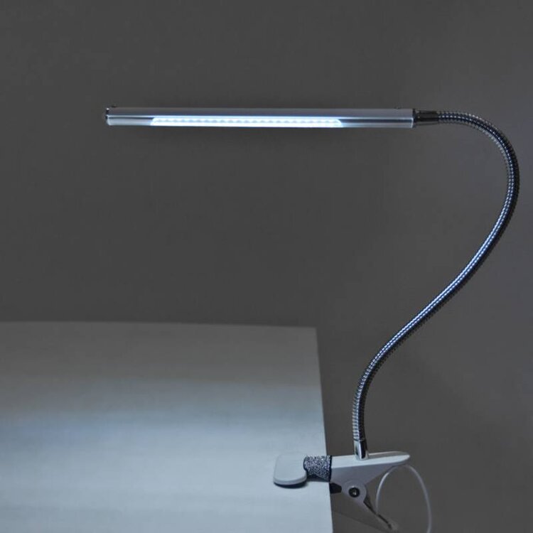 Mega Beauty Shop® LED Tafellamp Zwart met een flexibele arm op tafelklem.