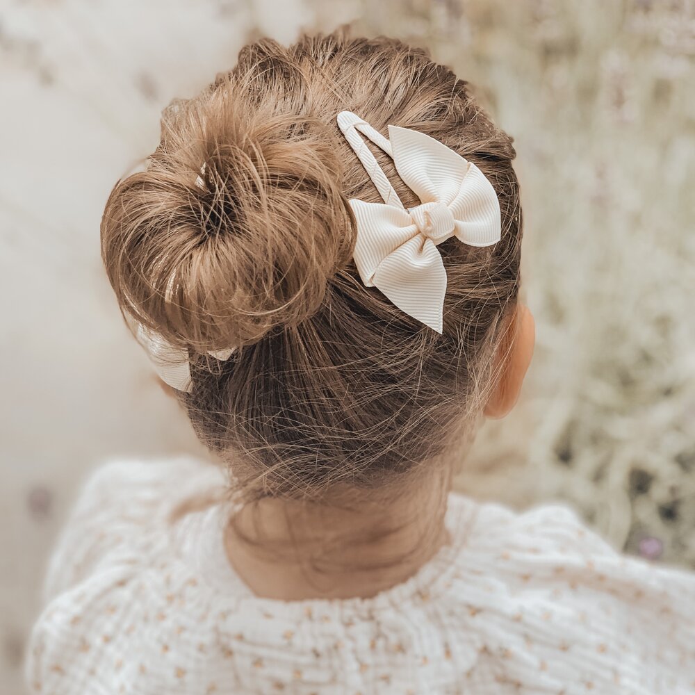 Your Little Miss Snap clips with twist and ribbon bow - cream