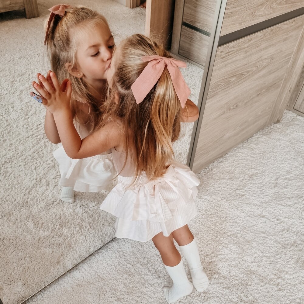 Your Little Miss Elastico per capelli ragazza con fiocco grande - sweet nectar linen Your Little Miss Elastico per capelli ragazza con fiocco grande - sweet nectar linen