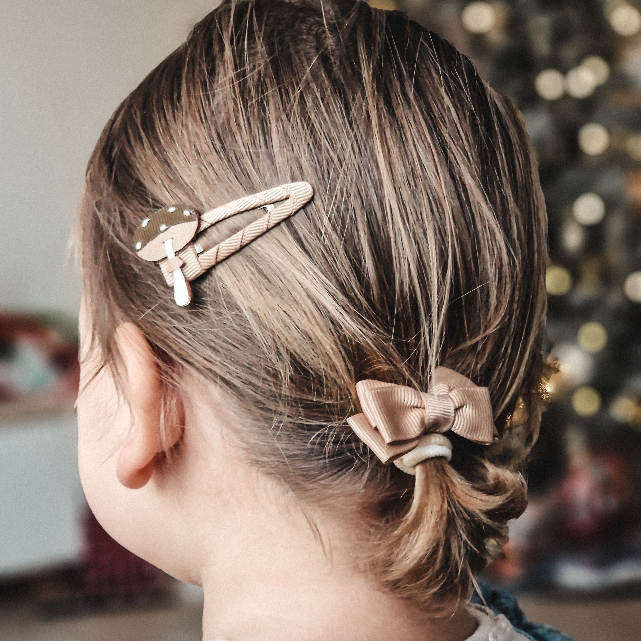 Cute hair accessories from Aldo Shoes | Sparkly hair accessories, Cute  hairstyles, Medium hair styles