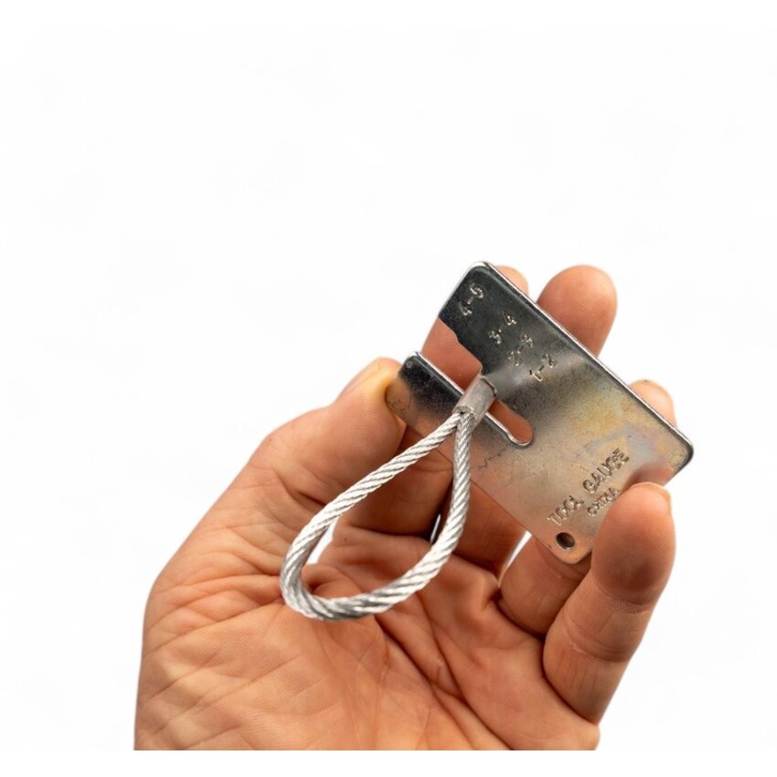 Cable clamp pliers for ferrules suitable for steel cables from 2 to 5 mm.