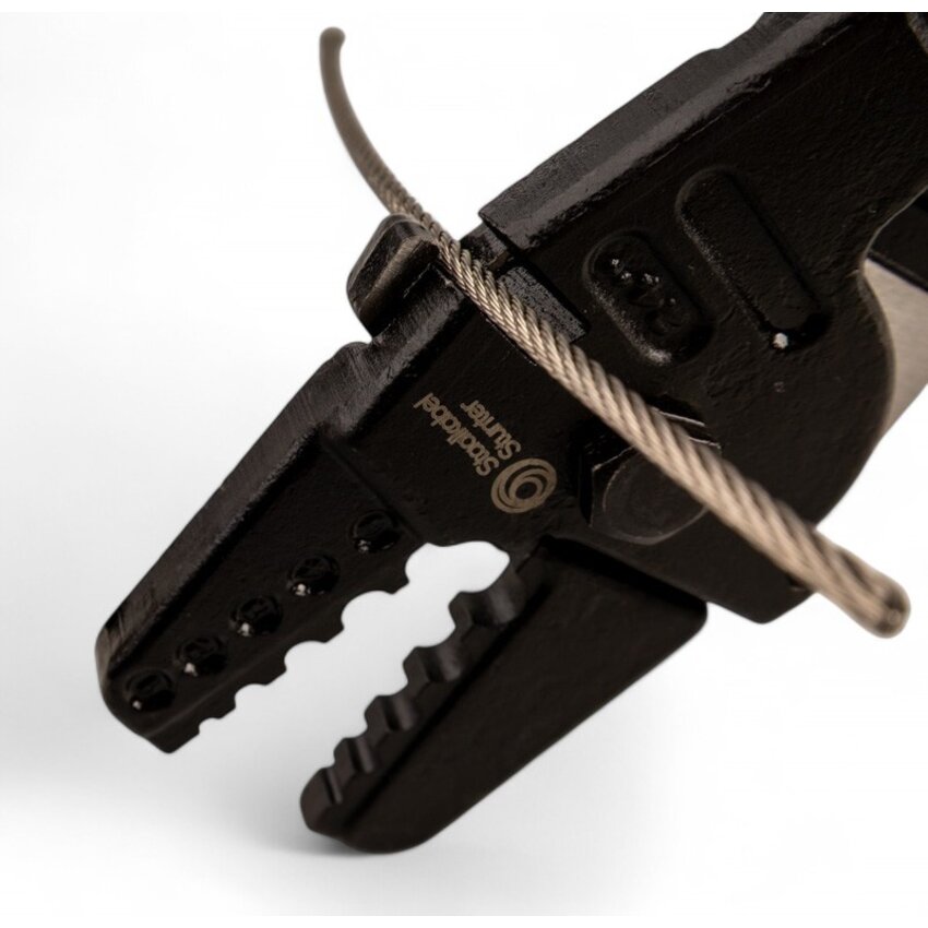 Cable clamp pliers for ferrules suitable for steel cables from 2 to 5 mm.