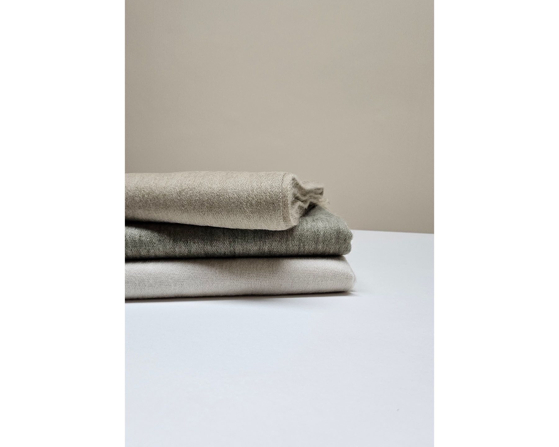 SLIM SOLID - Toasted Almond