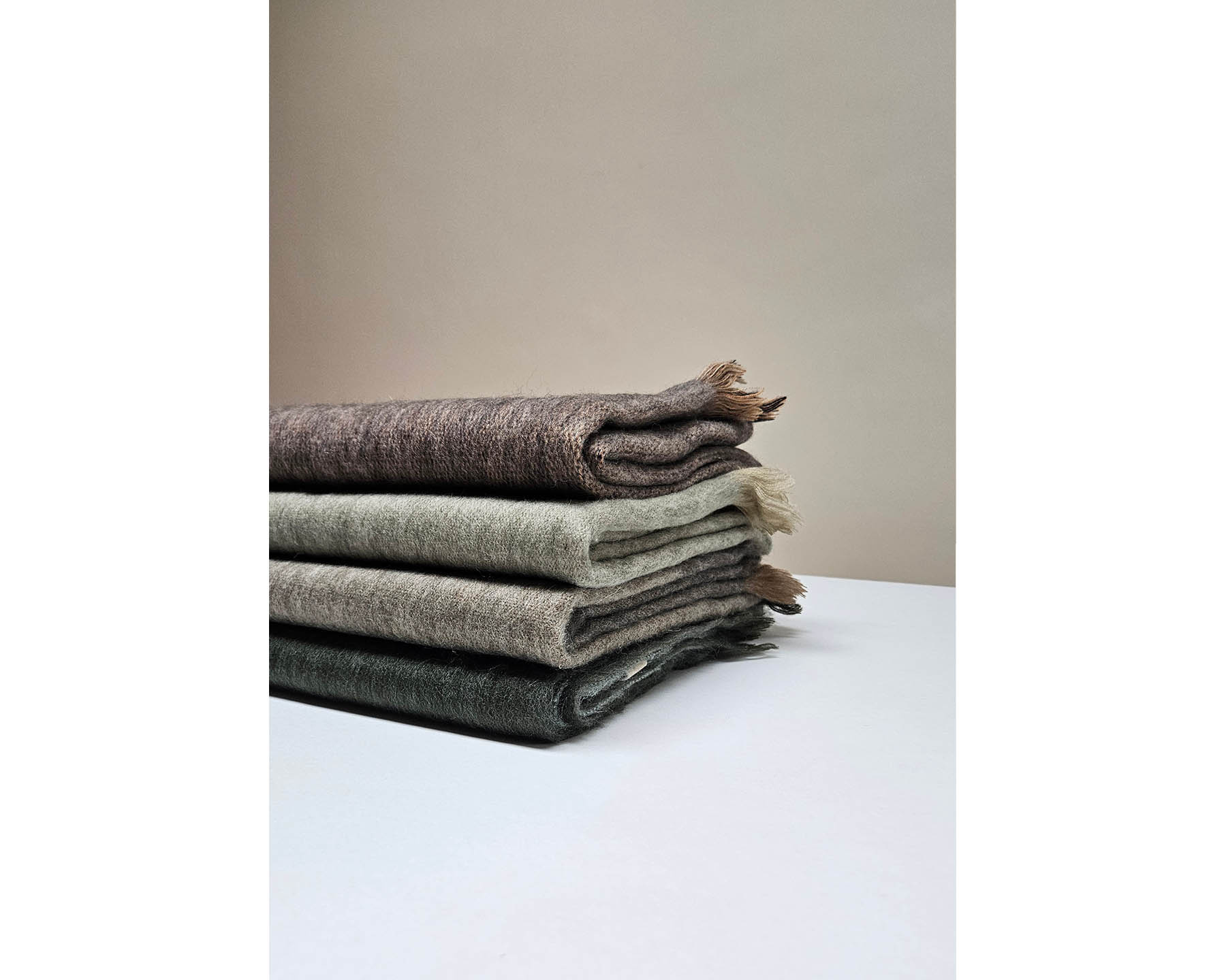 DOBLE - Black & Sandstone