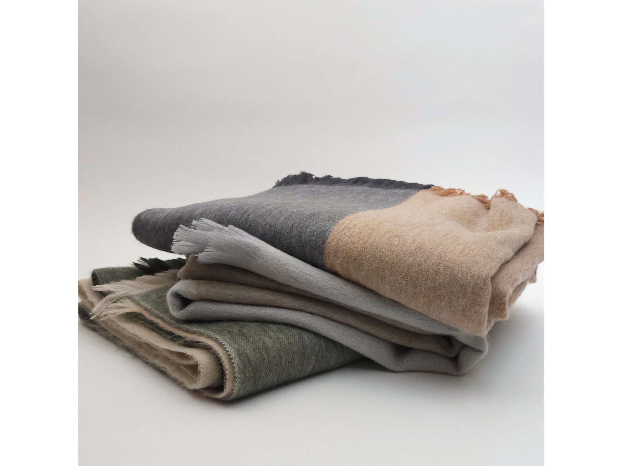 SQUARED - River Stone