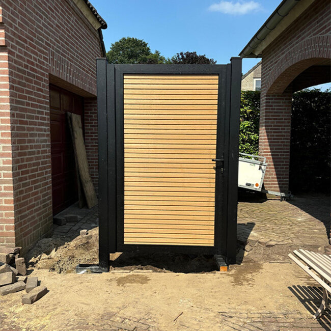 Aluminium poort met WPC vulling