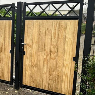 Stalen poort - Accoya hout met kruis
