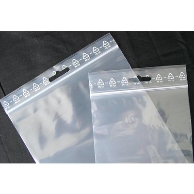 LDPE-Druckverschlußbeutel, Format: 100 x 150 mm (B x H bis zum Verschluß), 50 my Stärke, transparent, unbedruckt, mit Eurolochung oberhalb des Druckverschlusses - Ausverkauf