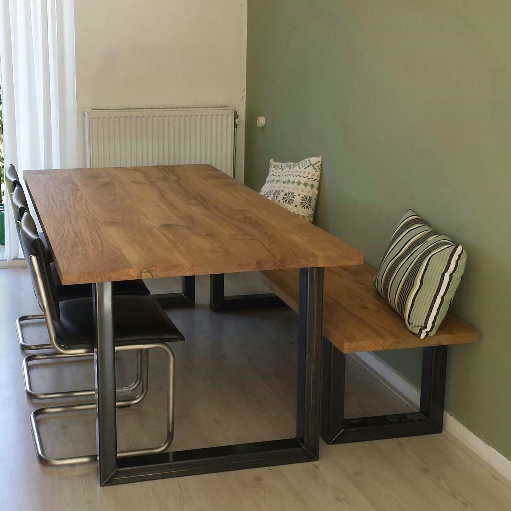 Robuust Stalen U salontafel of bank poten, zwart gecoat