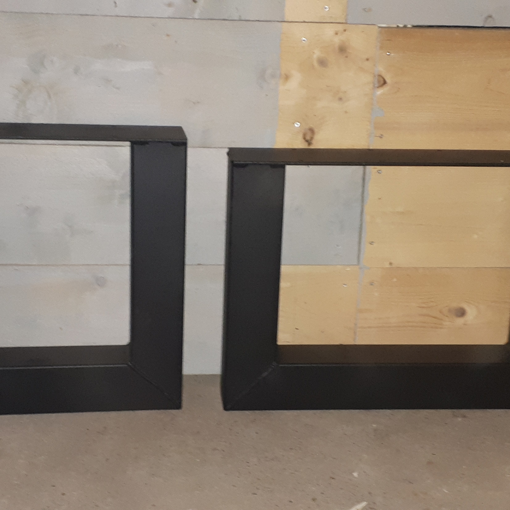 Robuust Stalen U salontafel of bank poten, zwart gecoat