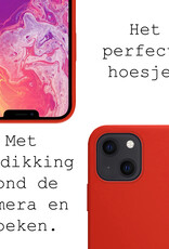 BASEY. Hoes Geschikt voor iPhone 13 Hoesje Siliconen Back Cover Case Met Screenprotector - Hoesje Geschikt voor iPhone 13 Hoes Cover Hoesje - Rood