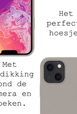 BASEY. Hoes Geschikt voor iPhone 13 Hoesje Siliconen Back Cover Case Met 2x Screenprotector - Hoesje Geschikt voor iPhone 13 Hoes Cover Hoesje - Grijs