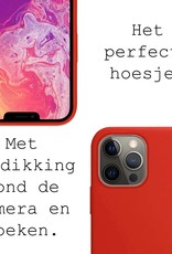 BASEY. Hoes Geschikt voor iPhone 13 Pro Hoesje Siliconen Back Cover Case Met 2x Screenprotector - Hoesje Geschikt voor iPhone 13 Pro Hoes Cover Hoesje - Rood