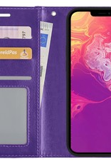 BASEY. Hoes Geschikt voor iPhone 13 Hoesje Bookcase Hoes Flip Case Book Cover - Hoesje Geschikt voor iPhone 13 Hoes Book Case Hoesje - Paars