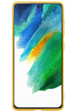 BASEY. Hoes Geschikt voor Samsung S21 FE Hoesje Siliconen Back Cover Case Met Screenprotector - Hoesje Geschikt voor Samsung Galaxy S21 FE Hoes Cover Hoesje - Geel
