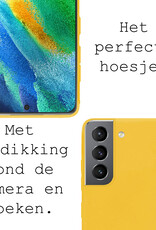 BASEY. Hoes Geschikt voor Samsung S21 FE Hoesje Siliconen Back Cover Case Met 2x Screenprotector - Hoesje Geschikt voor Samsung Galaxy S21 FE Hoes Cover Hoesje - Geel