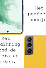 BASEY. Hoes Geschikt voor Samsung S22 Hoesje Siliconen Back Cover Case Met Screenprotector - Hoesje Geschikt voor Samsung Galaxy S22 Hoes Cover Hoesje - Geel