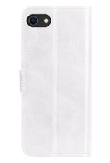 BASEY. Hoes Geschikt voor iPhone SE 2022 Hoesje Bookcase Hoes Flip Case Book Cover Met 2x Screenprotector - Hoesje Geschikt voor iPhone SE (2022) Hoes Book Case Hoesje - Wit