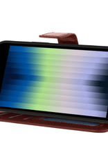 Nomfy Hoesje Geschikt voor iPhone SE 2022 Hoes Bookcase Flipcase Book Cover Met 2x Screenprotector - Hoes Geschikt voor iPhone SE (2022) Hoesje Book Case - Bruin