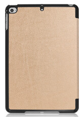 Nomfy Hoes Geschikt voor iPad Air 2022 Hoes Tri-fold Tablet Hoesje Case Met Screenprotector - Hoesje Geschikt voor iPad Air 5 2022 Hoesje Hardcover Bookcase - Goud