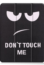 BASEY. Hoesje Geschikt voor iPad Air 2022 Hoes Case Tablet Hoesje Tri-fold Met Uitsparing Geschikt voor Apple Pencil Met Screenprotector - Hoes Geschikt voor iPad Air 5 2022 Hoesje Hard Cover Bookcase Hoes - Don't Touch Me