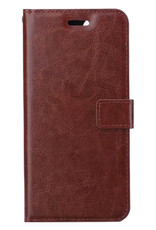 BASEY. Hoes Geschikt voor iPhone 13 Hoesje Bookcase Hoes Flip Case Book Cover Met 2x Screenprotector - Hoesje Geschikt voor iPhone 13 Hoes Book Case Hoesje - Bruin