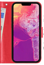 BASEY. Hoes Geschikt voor iPhone 13 Hoesje Bookcase Hoes Flip Case Book Cover Met 2x Screenprotector - Hoesje Geschikt voor iPhone 13 Hoes Book Case Hoesje - Rood