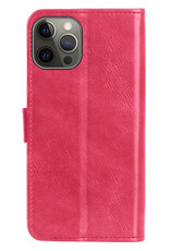BASEY. Hoes Geschikt voor iPhone 13 Pro Hoesje Bookcase Hoes Flip Case Book Cover Met Screenprotector - Hoesje Geschikt voor iPhone 13 Pro Hoes Book Case Hoesje - Donkerroze